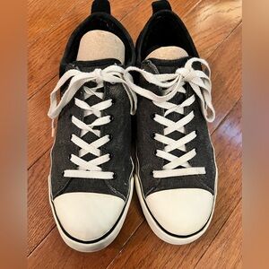 Ugg Women’s Canvas Sneaker